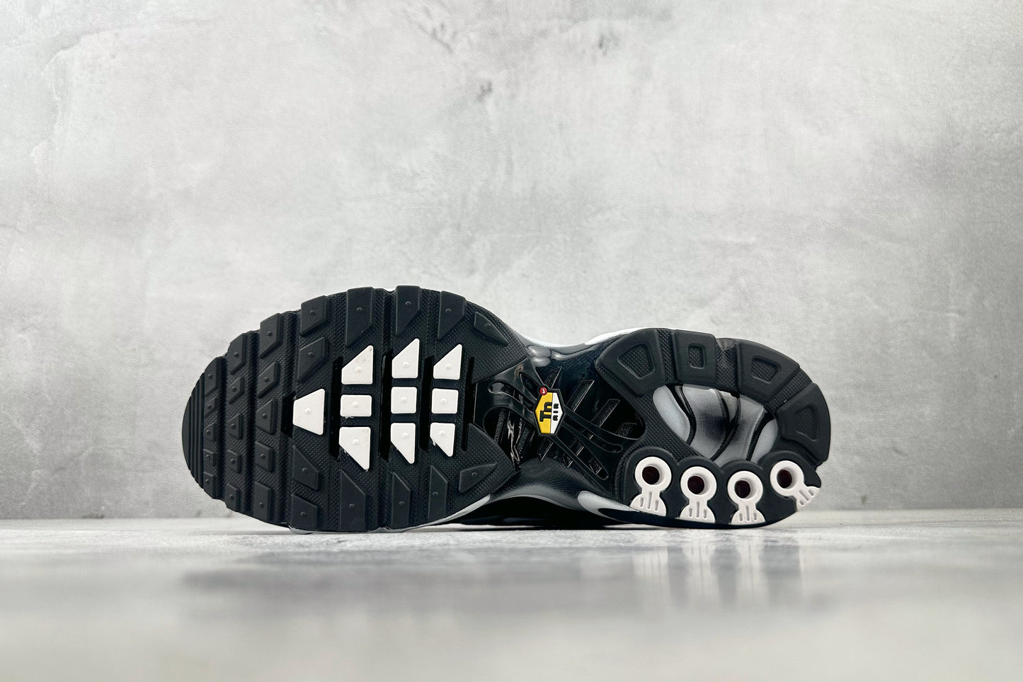 A1R MAX PLUS BLACK SILVER