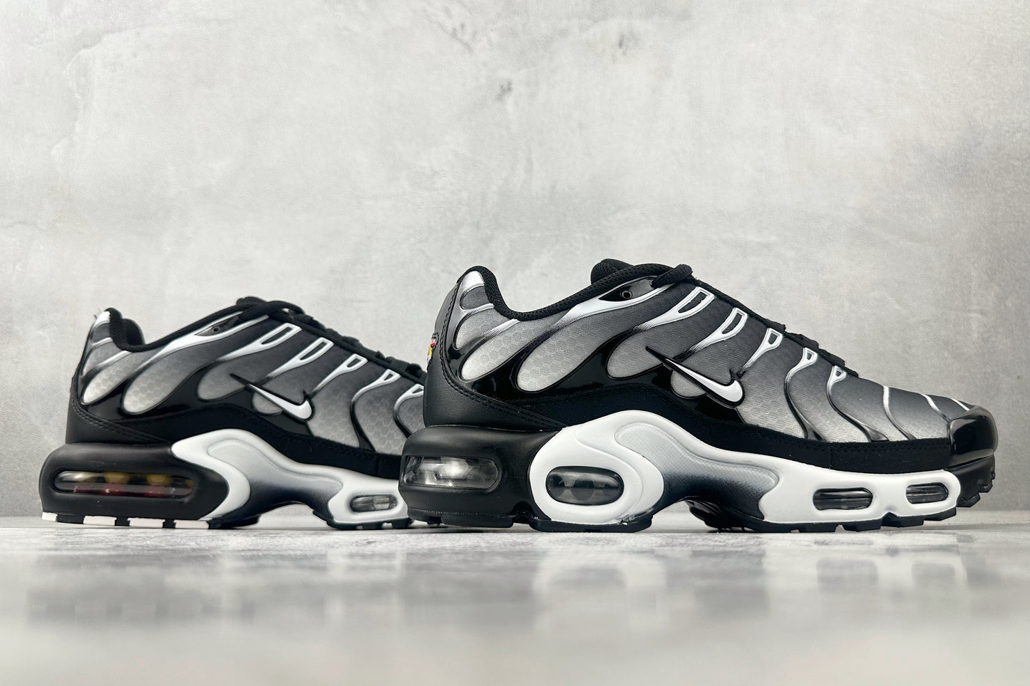 A1R MAX PLUS BLACK SILVER
